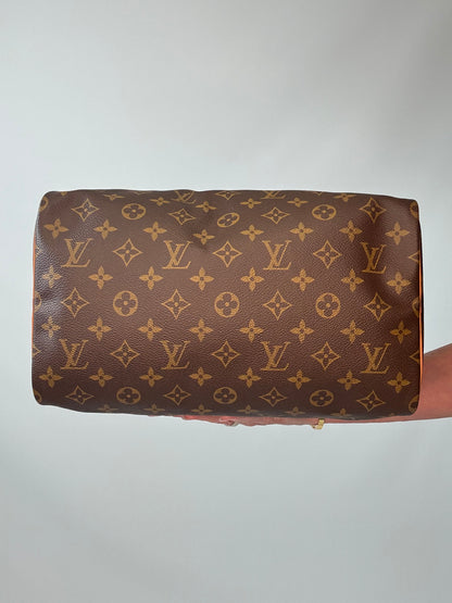 Louis Vuitton Monogram Canvas Speedy 30 - 1990 bottom of handbag
