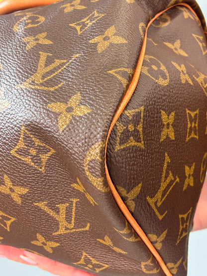 Louis Vuitton Monogram Canvas Speedy 30 - 1990 front right bottom corner