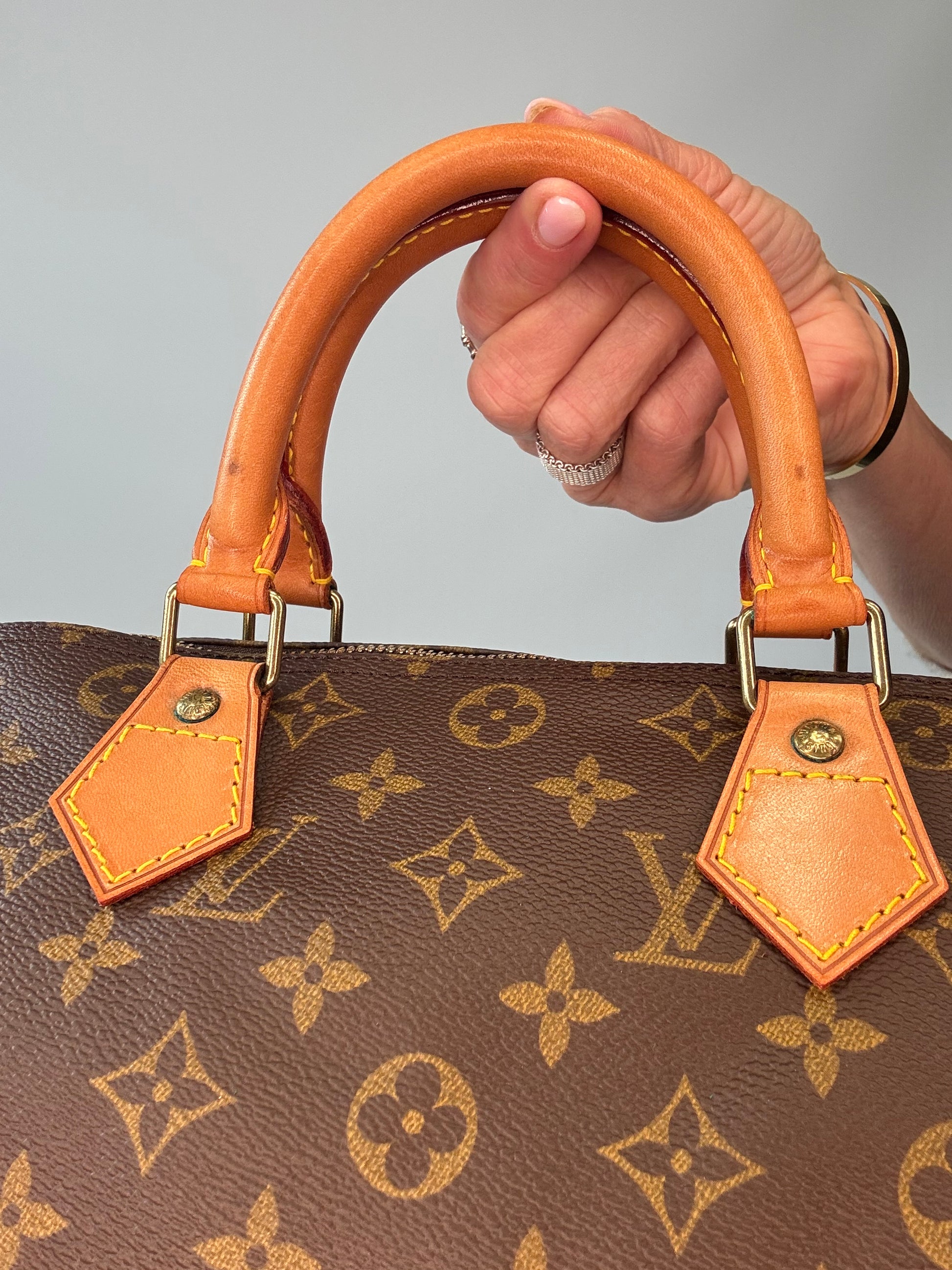 Louis Vuitton Monogram Canvas Speedy 30 - 1990 top handle front