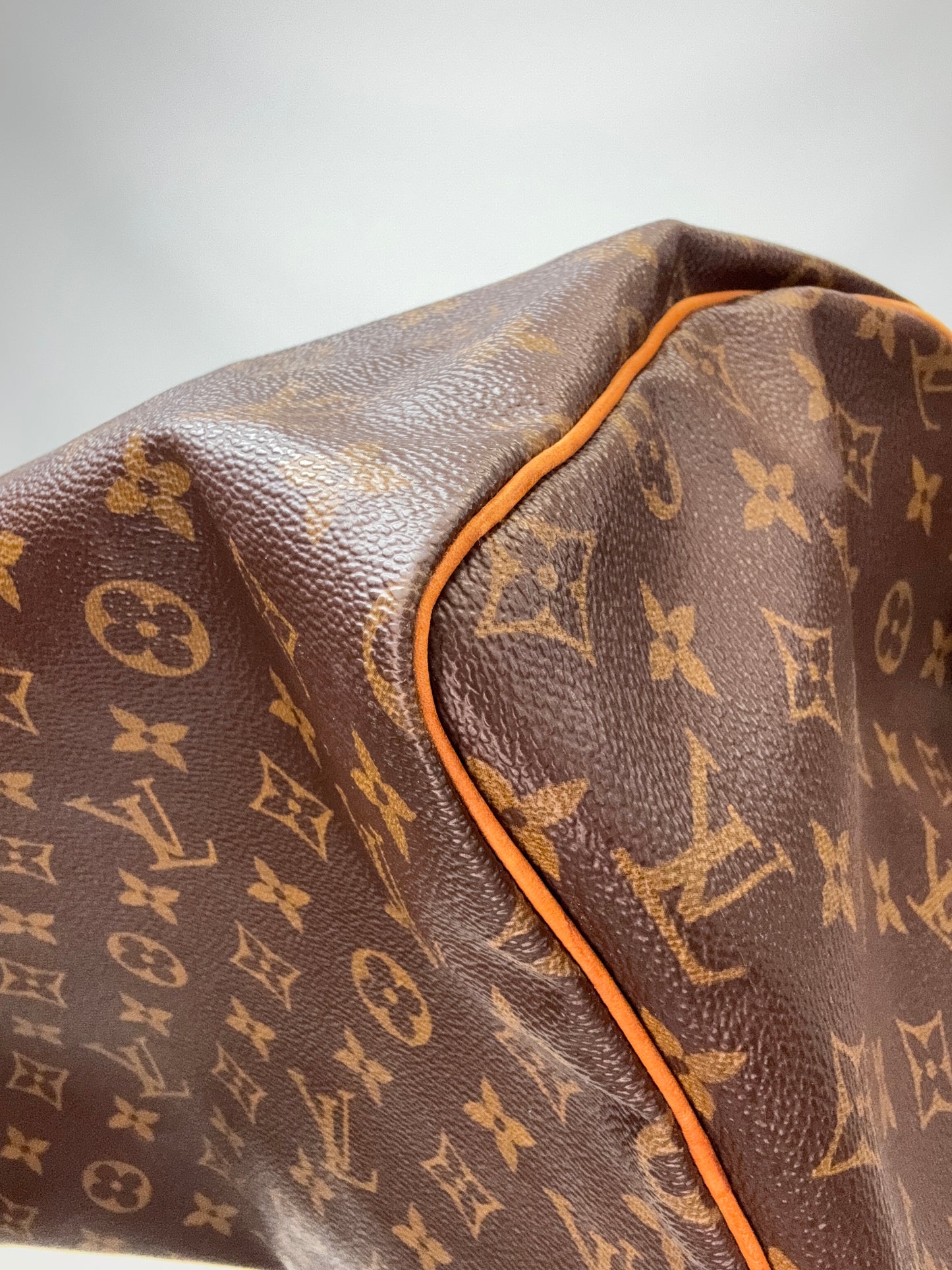 LOUIS VUITTON Monogram Canvas Speedy 30 front right bottom corner