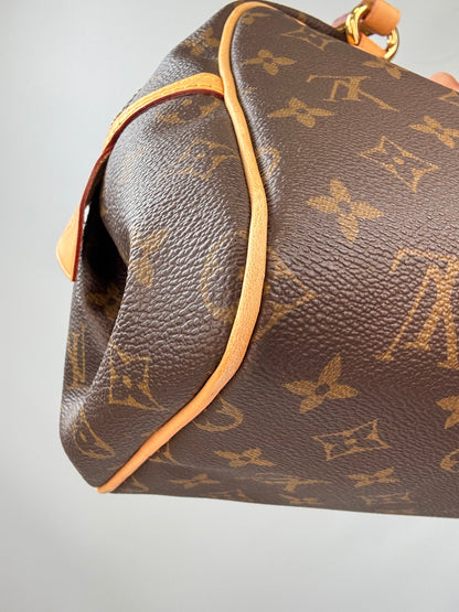 Louis Vuitton Monogram Montorgueil PM back left bottom corner