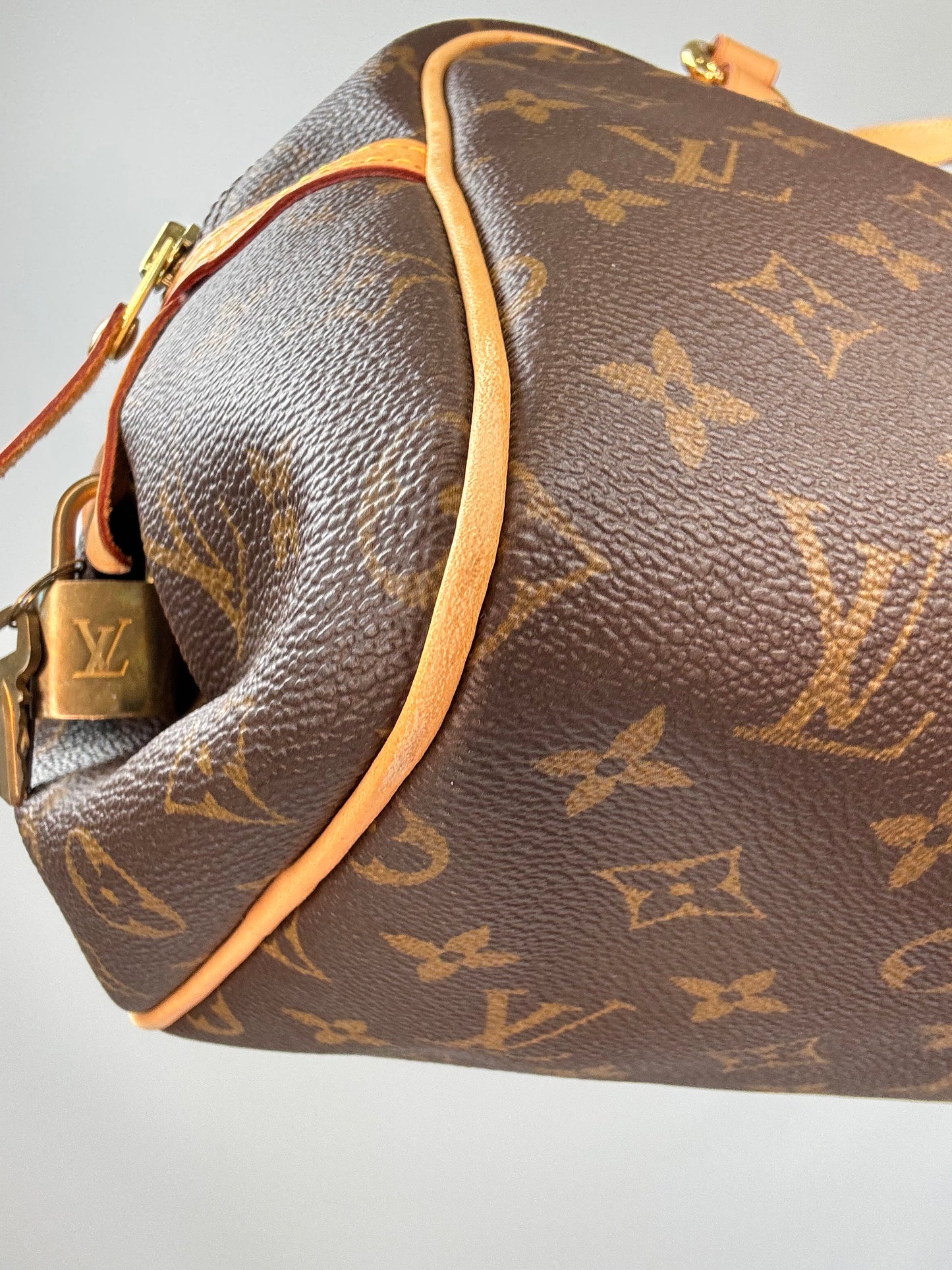 Louis Vuitton Monogram Montorgueil PM front left bottom corner