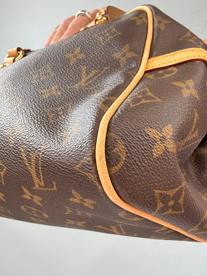 Louis Vuitton Monogram Montorgueil PM front right bottom corner