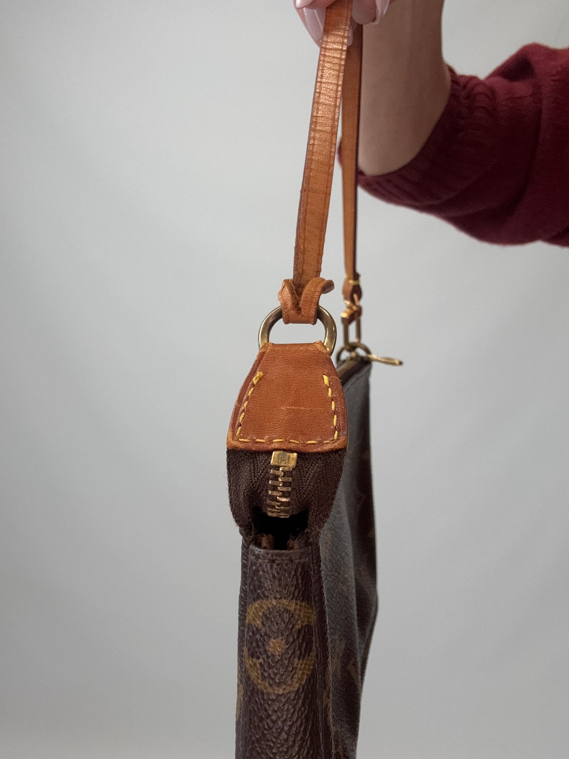 Louis Vuitton Monogram Pochette vachetta leather