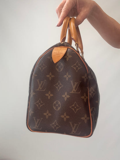 Louis Vuitton Monogram Speedy 25  left side of handbag