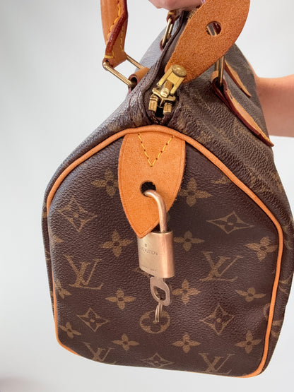 Louis Vuitton Monogram Speedy 25  lock and key