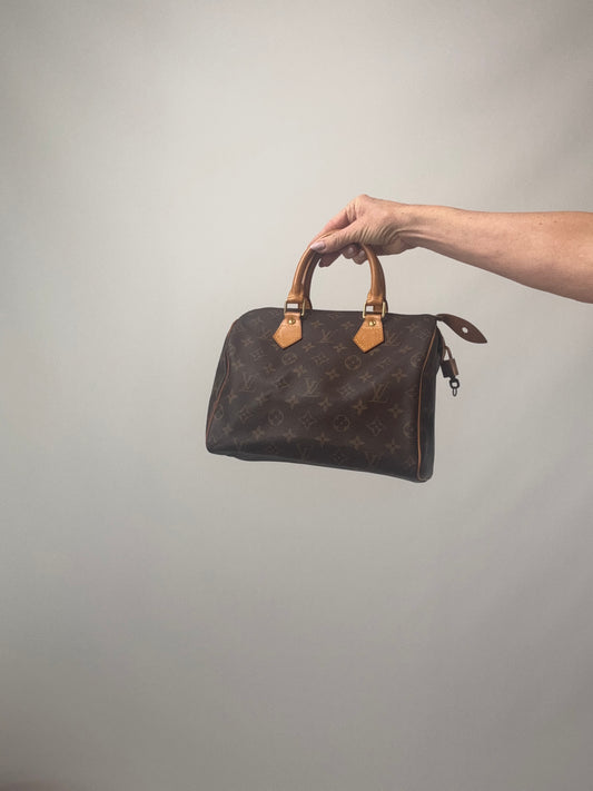 Louis Vuitton Monogram Speedy 25 