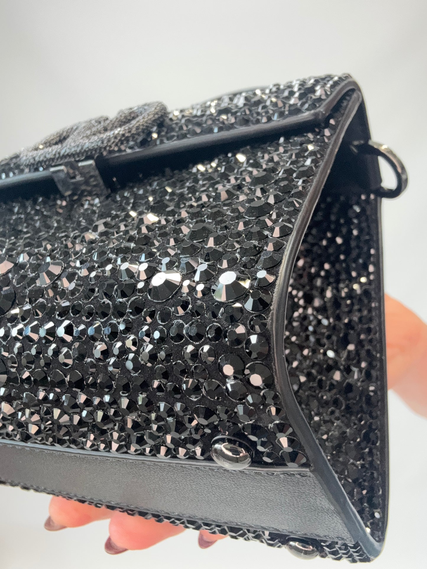 Valentino Garavani Mini VSling - Black front right bottom corner