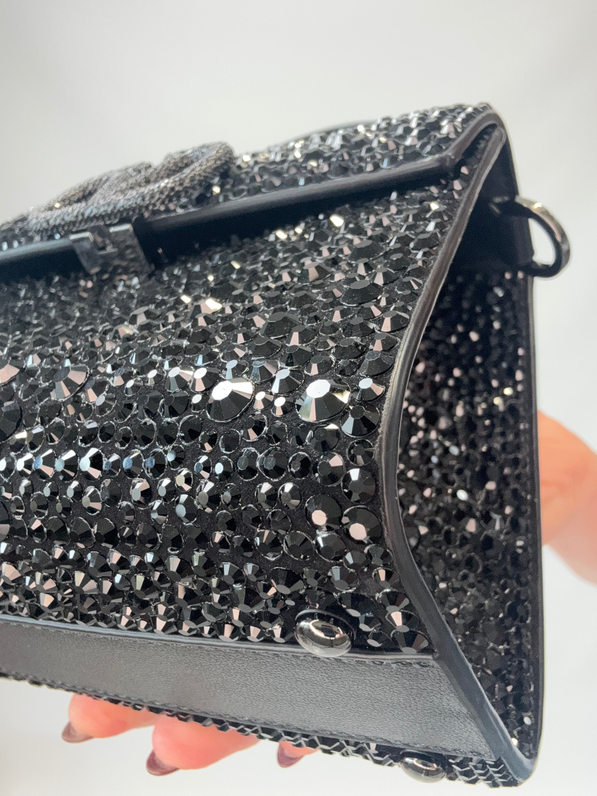 Valentino Garavani Mini VSling - Black front right bottom corner